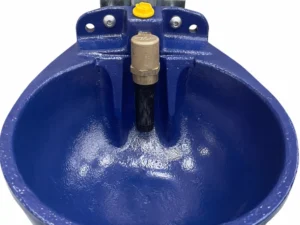 Large capacity cast iron livestock drinker for cattle